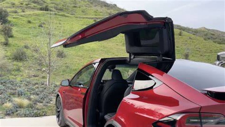 Are Tesla doors aluminum?
