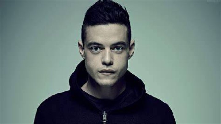 Is Elliot delusional Mr. Robot?