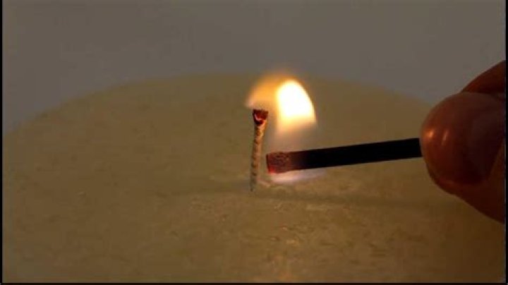 What is a self trimming wick?