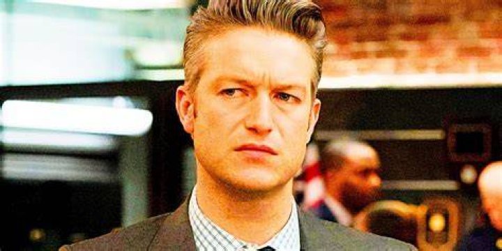 Who is Carisi's boss?
