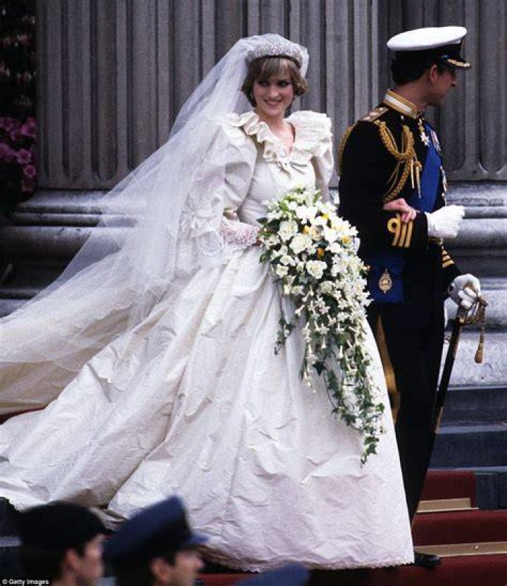 Why was Princess Diana's wedding dress so wrinkled?